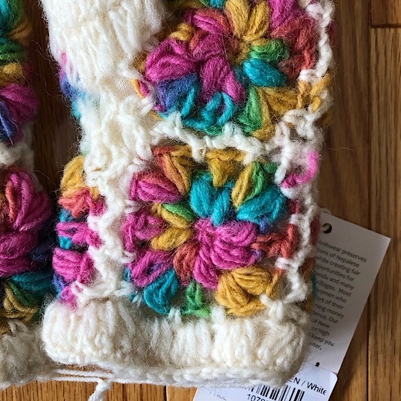 Ark Fair Trade Floral New Zealand Wool Mittens - Picture 5 of 8